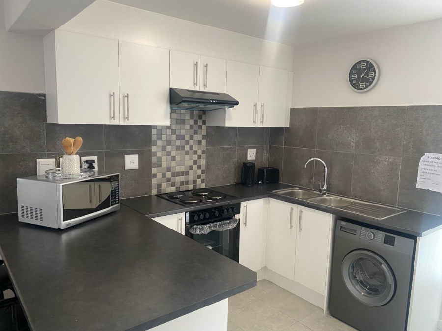 2 Bedroom Property for Sale in Stratford Green Western Cape